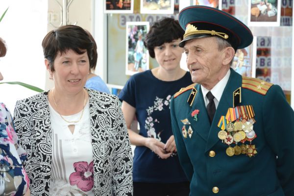 В Уйской библиотеке прошла акция &laquo;Красная гвоздика&raquo;