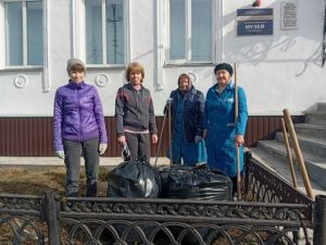 В Уйском округе начались первые субботники