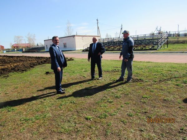 В Уйском идет реконструкция стадиона &laquo;Юность&raquo;