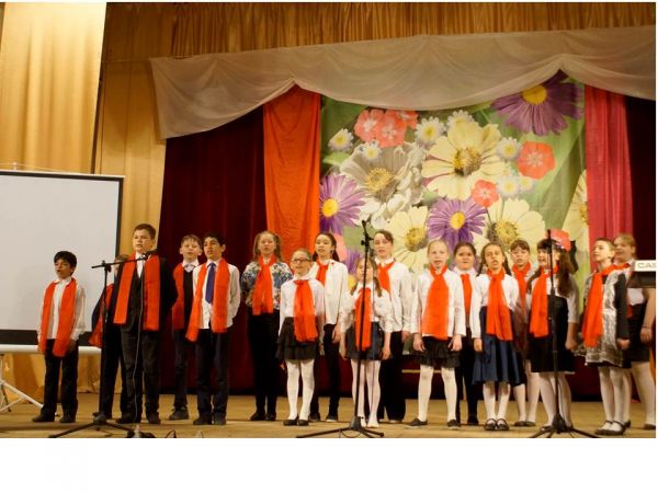 В Мирненском ДК выступили учащиеся ДШИ