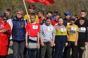 В Уйском, возле ДК &laquo;Колос&raquo;, прошла военно-спортивная игра &laquo;Зарница&raquo;