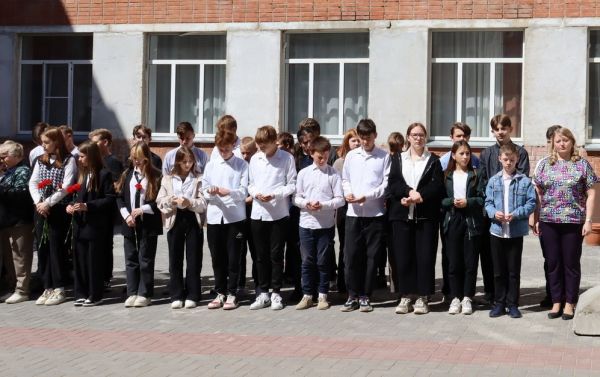 В Уйской школе прошел митинг, посвященный памяти Константина Ишмаева