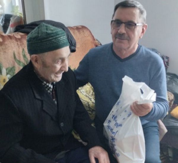 В Аминево ветерана Великой Отечественной войны поздравили с наступающим Новым годом