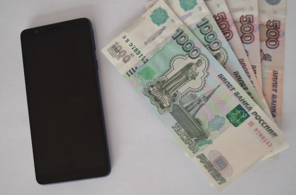 Уйчанин пытался устроиться на работу, но стал жертвой мошенников