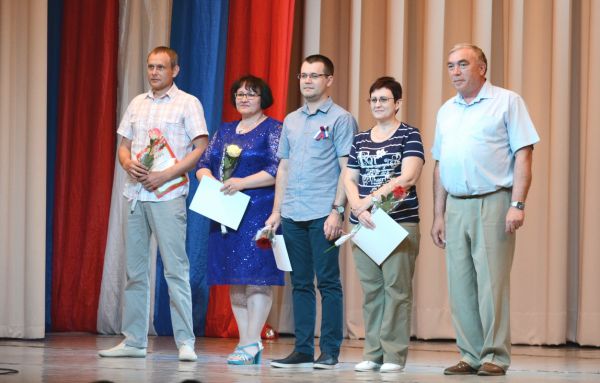 В Уйском  чествовали достойных на Дне России