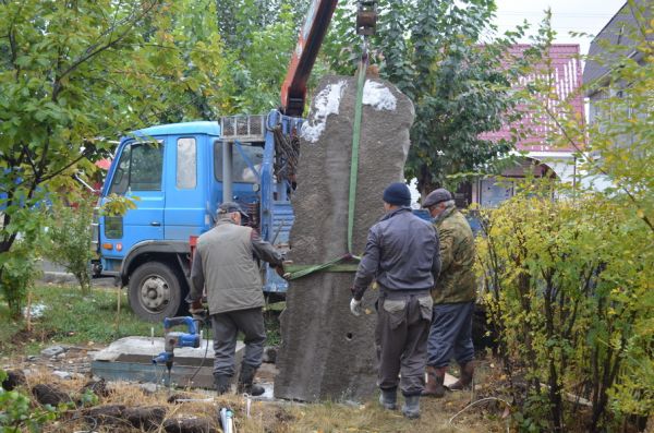 В Уйском устанавливают памятник казакам-основателям
