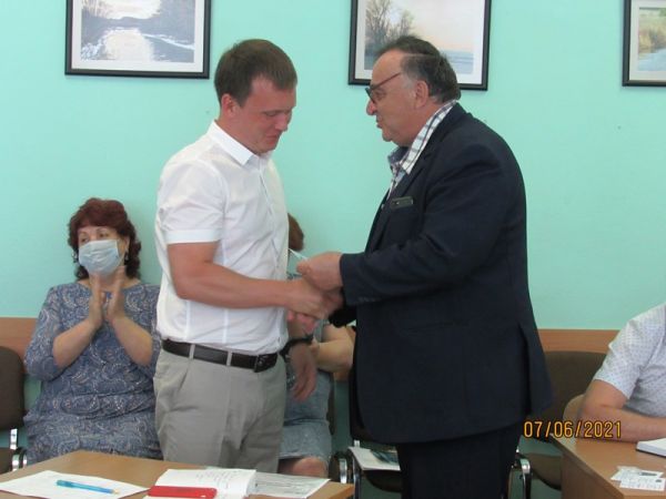 Атаман Уйской станицы вручил медали казакам Уйского района
