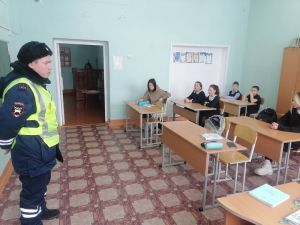 Инспекторы ДПС побеседовали с аминевскими и нижнеусцелемовскими школьниками
