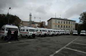 Минздрав Челябинской области передал военным 12 медицинских машин