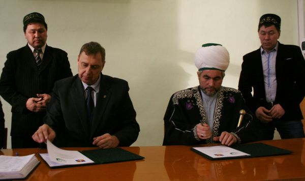 В Уйском районе побывал главный муфтий Уральского федерального округа Ринат хаджи-хазрат Раев.